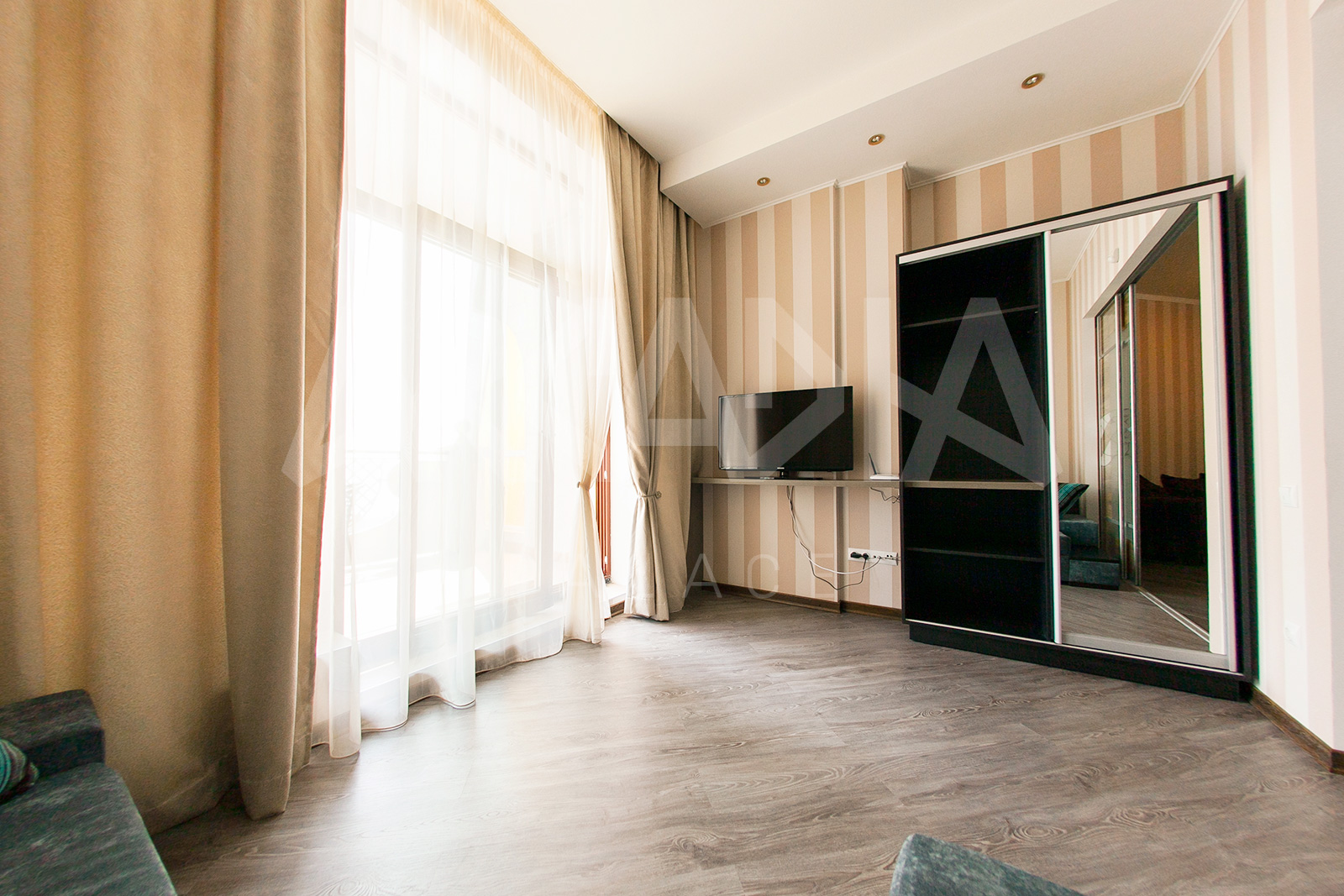 apartment zephyrus